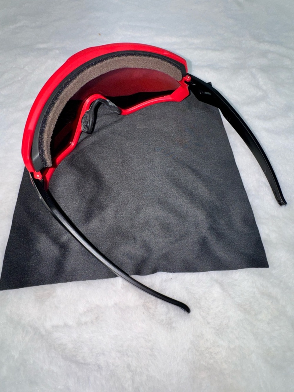 Red Ski/Snowboard Goggles - Picture 10 of 15